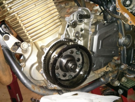 Suzuki DR650 - left side engine cover removed