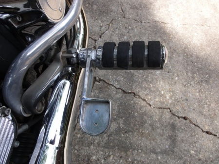 92 FXRS Foot Pegs - note rubber piece missing